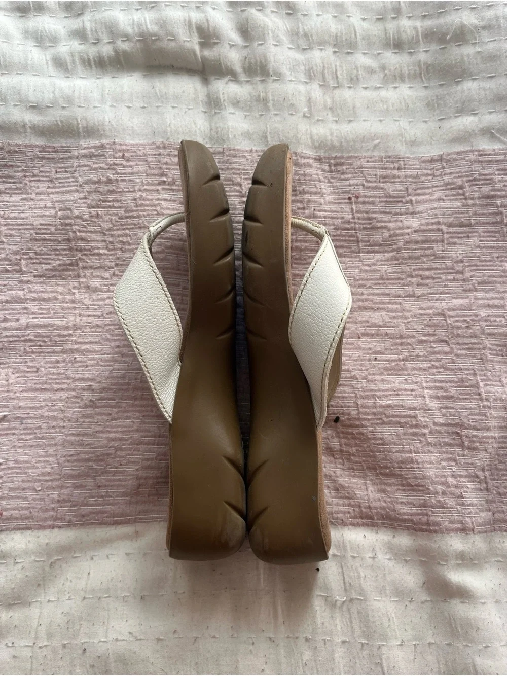 Y2K 2000s style White Thong Platform Sandals Cherokee Size 7.5